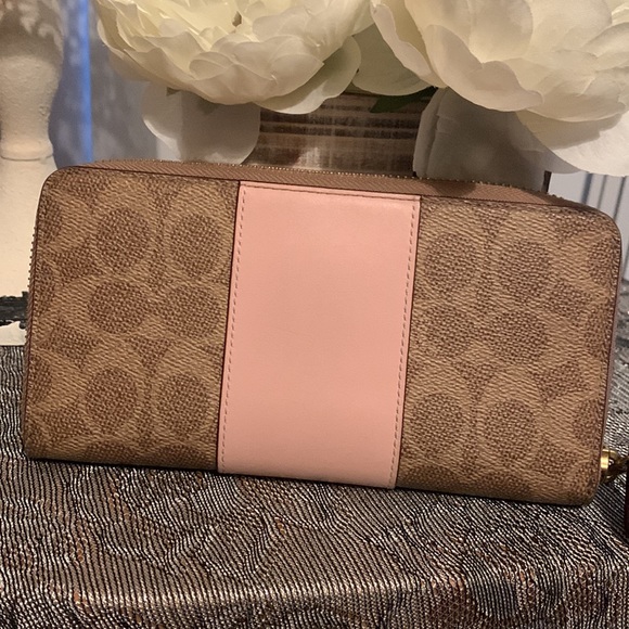 Coach Slim Accordion Zip Wallet In Colorblock Signature Canvas. Tan and pink - Picture 2 of 10